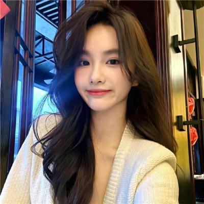 9顶假发的女孩